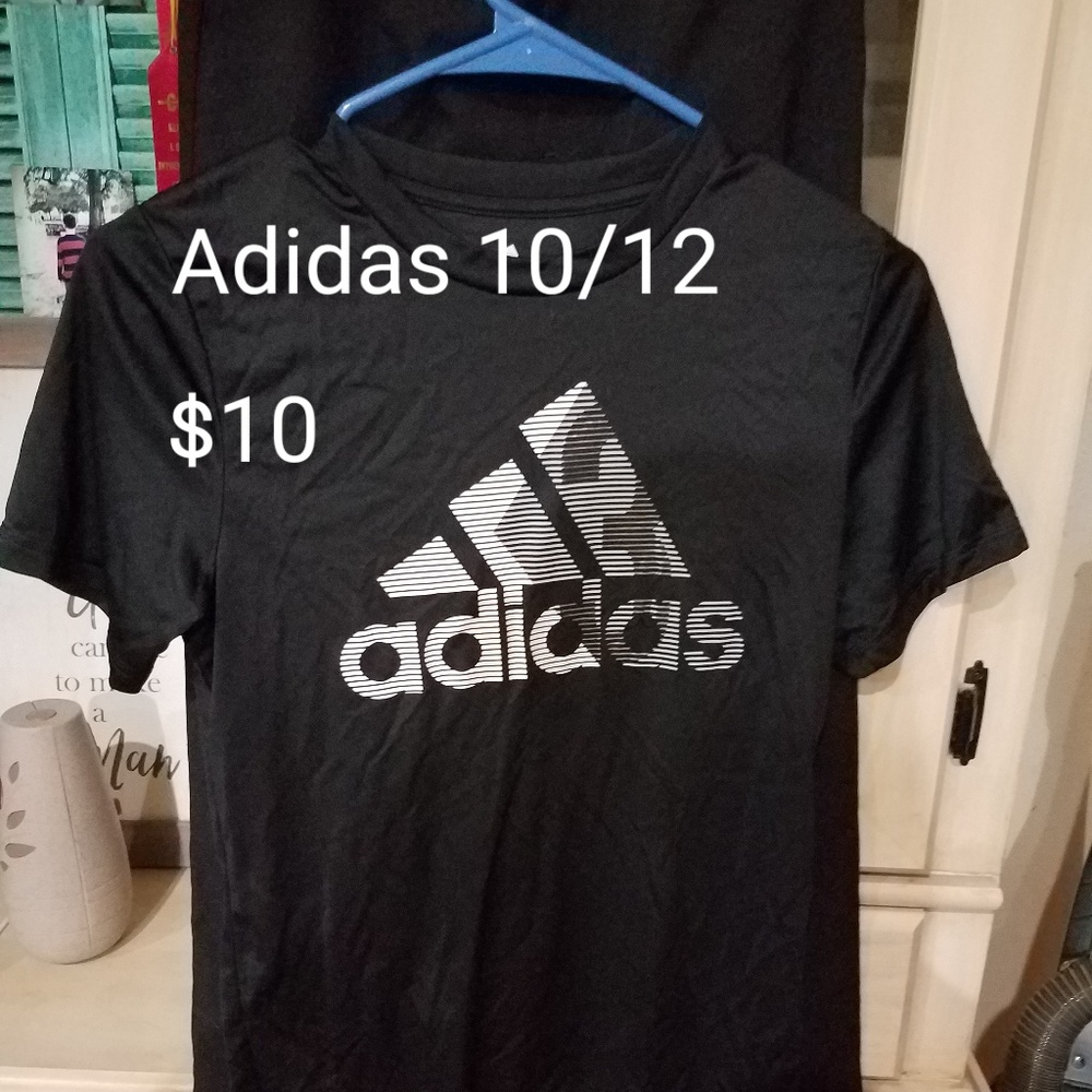 Short sleeve athletic shirt